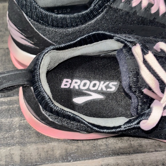 Brooks Levitate 2 running Black/Pink SZ 7.5 - Picture 11 of 12